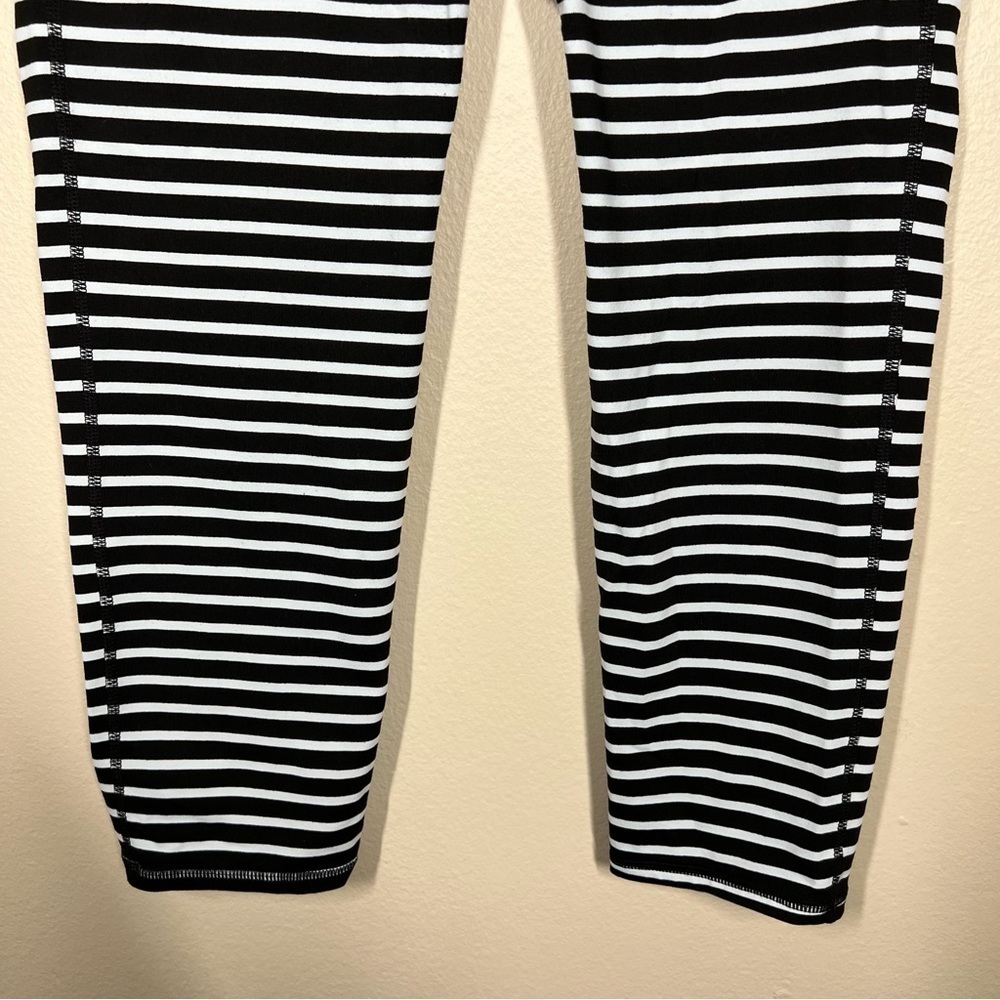 Athleta Chaturanga Capri Crop Leggings Black White Stripe Small Style 243095 - Picture 5 of 11